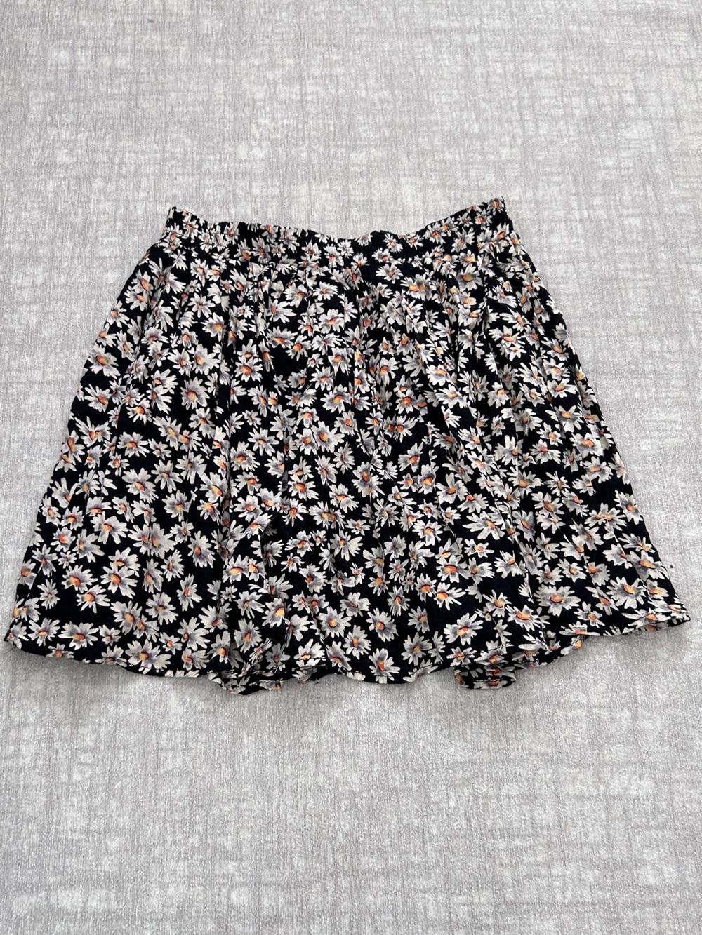 BRANDY MELVILLE daisy print mini skirt